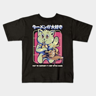 cats love ramen Kids T-Shirt